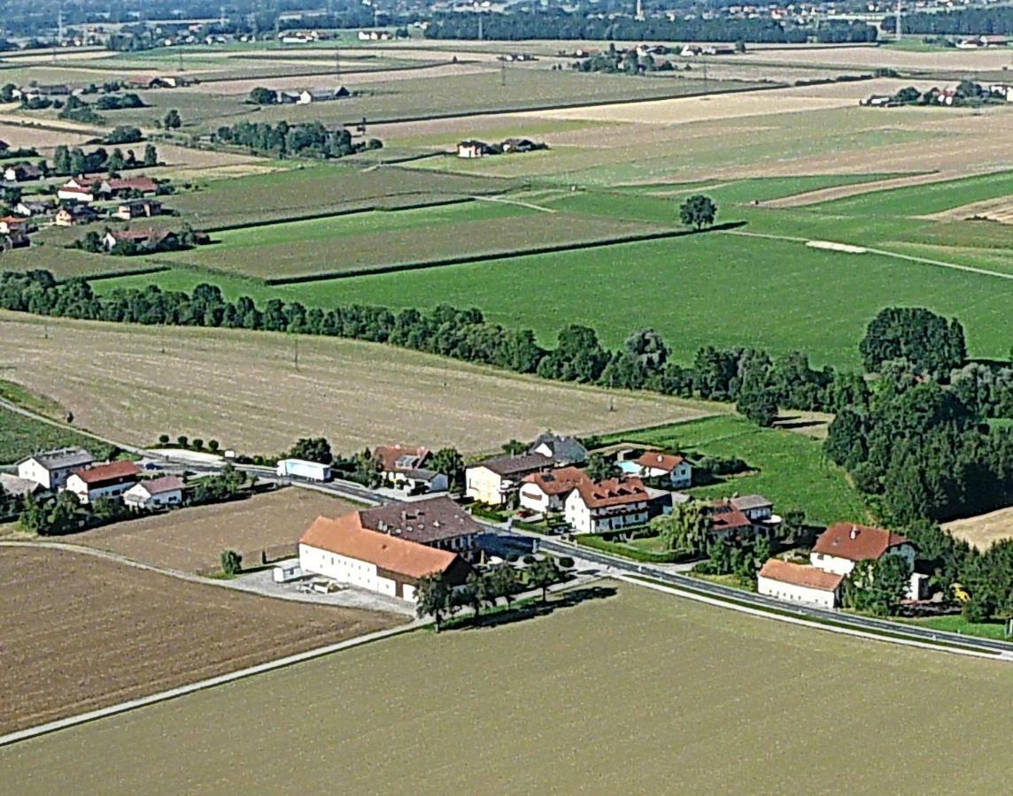 Hotel - Garni Mittelpunkt-Europa Gmbh Braunau am Inn Esterno foto