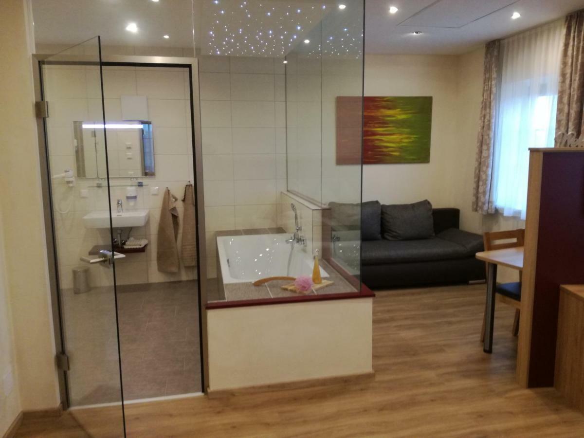 Hotel - Garni Mittelpunkt-Europa Gmbh Braunau am Inn Esterno foto