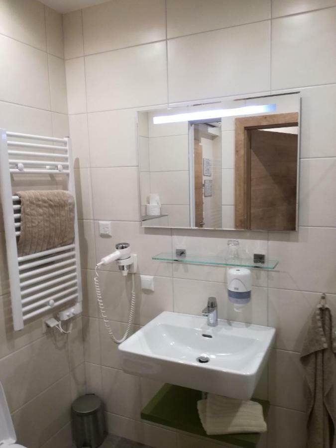 Hotel - Garni Mittelpunkt-Europa Gmbh Braunau am Inn Esterno foto